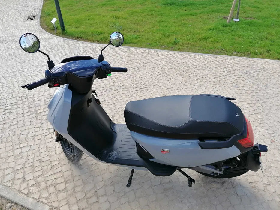 Scooter Elétrica NIU MQi GT - Viatura de Serviço