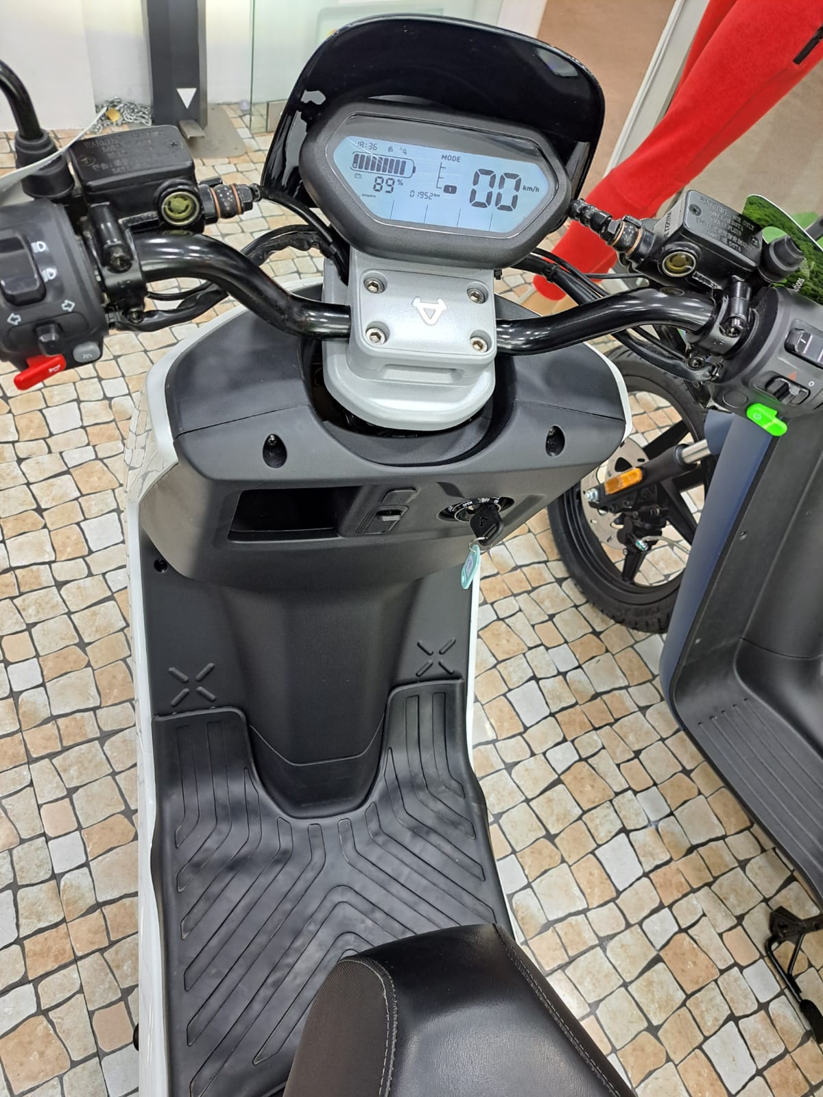 Scooter Elétrica NIU NQi Sport - Viatura de Serviço