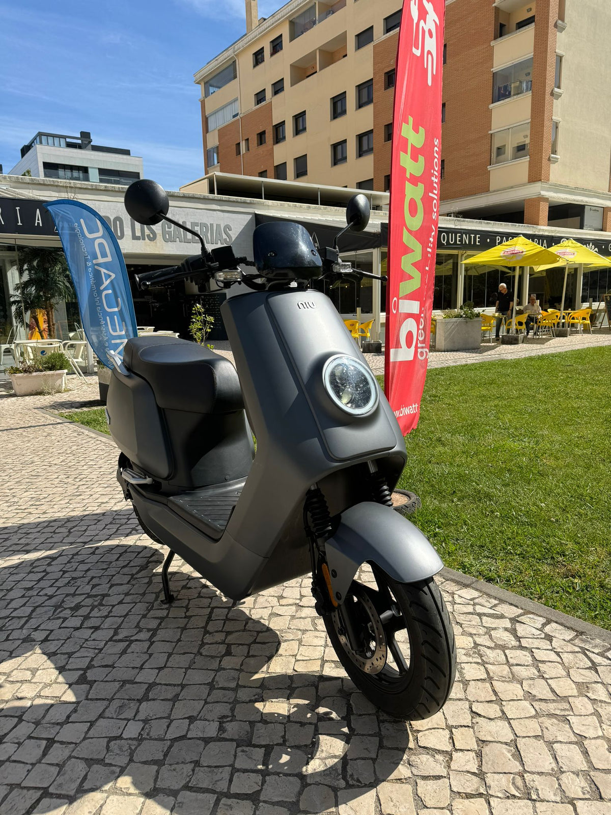 Scooter Elétrica NIU NQi Sport Cinza - Oportunidade de Inventário