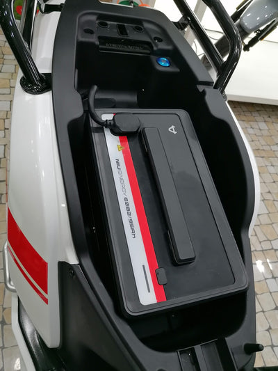 Scooter Elétrica NIU NQi GTS - Usada Semi Nova